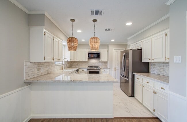 Building Photo - 11022 Riverview Dr