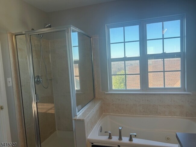 Building Photo - 227 Winding Hill Dr