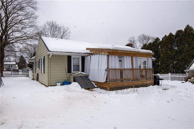 Building Photo - 25 Weeks St