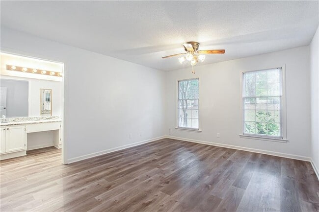 Building Photo - 605 Garden Ct