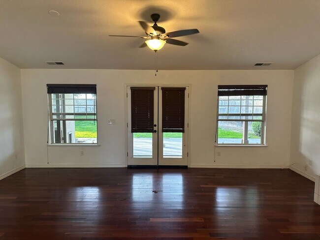 Building Photo - 2322 E Murray Ct