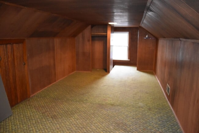 Building Photo - 2 bedroom, 1 bathroom, basement, garage, and extra space in finished attic not included in sq ft!!