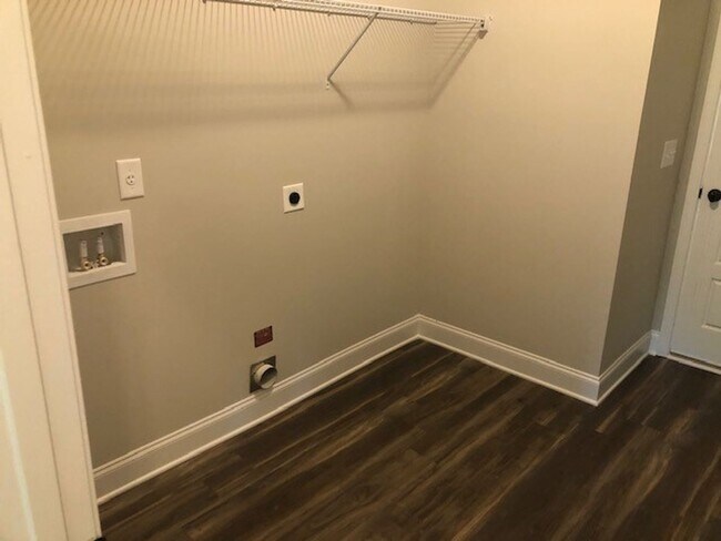 Building Photo - 103 Chancellor Ct