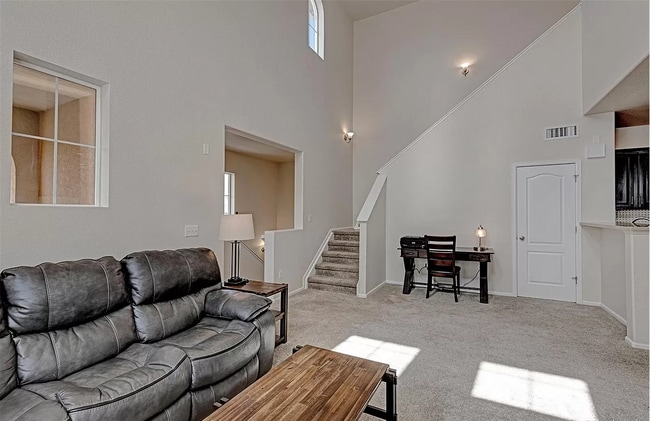 Building Photo - 9420 Loggia St