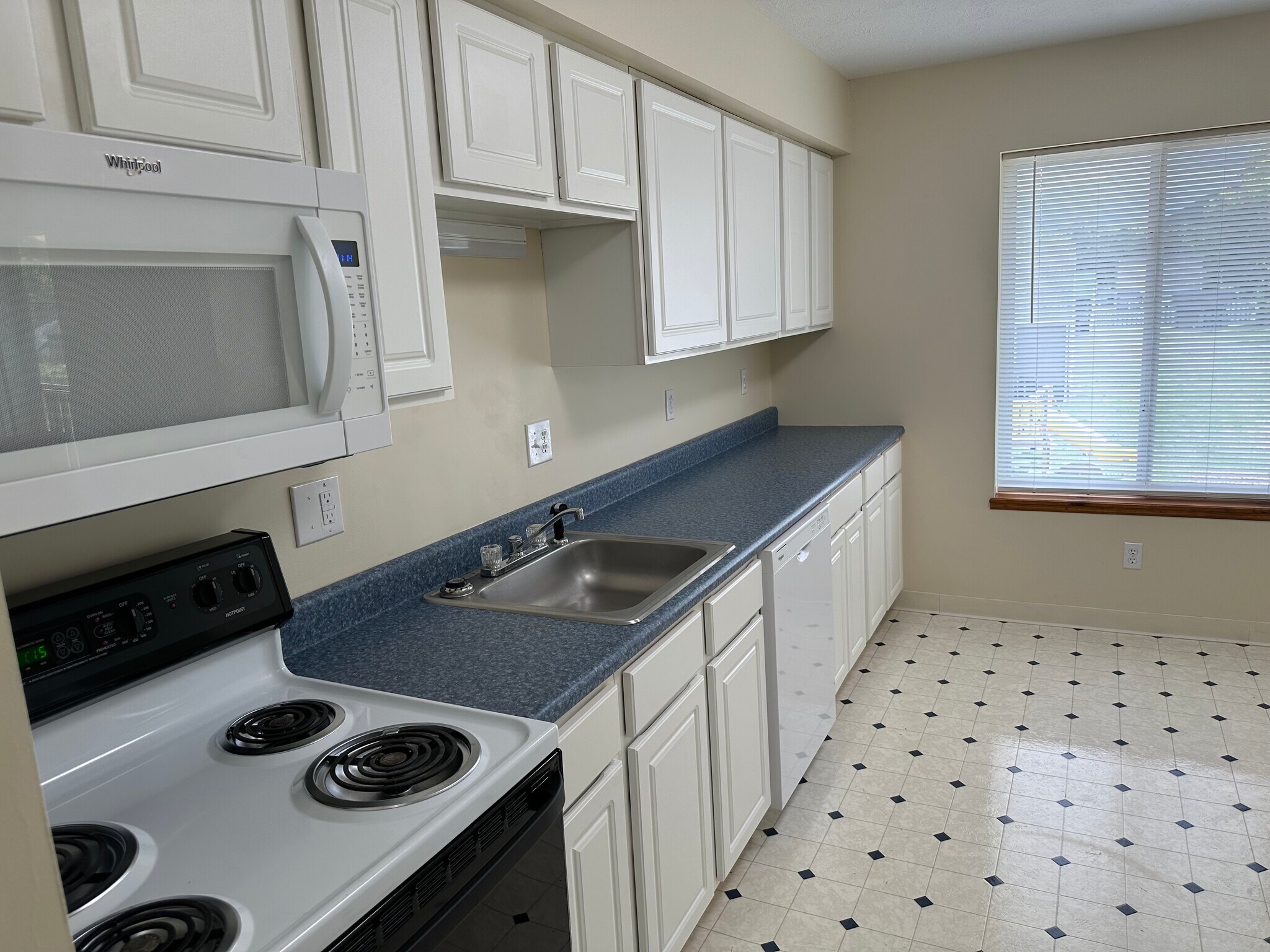 Kitchen - 3506 Kentucky Ave