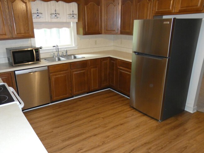 Building Photo - 10451 Edgehill Ln