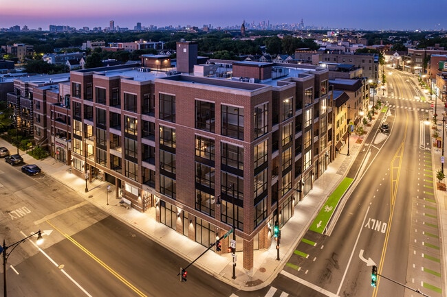 Building Photo - 2475 W Foster Ave
