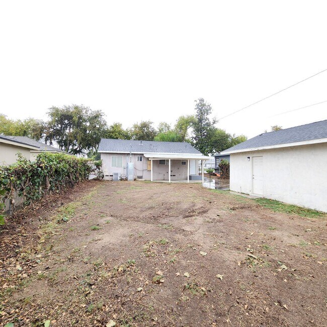 Building Photo - Belle