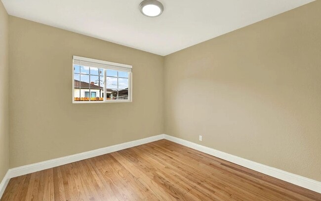 Building Photo - Single Family Home Available Now!!