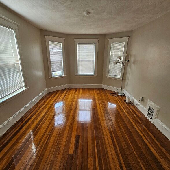Building Photo - 55 Montfern Ave