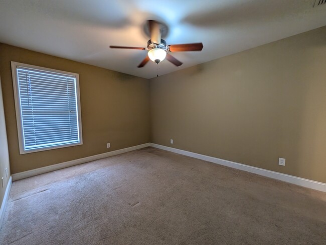 Building Photo - 102 Capstone Dr