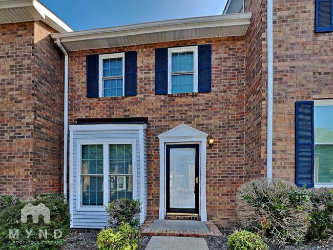 Building Photo - 461 Claircrest Dr