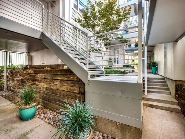 Building Photo - 3711 Holland Ave