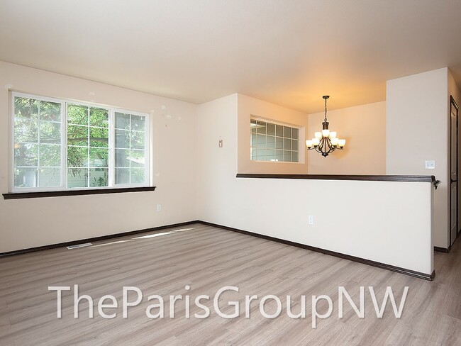 Building Photo - Super 2012 Shoreline Home – Upgrades, Wood Flrs, 3car Grg+++