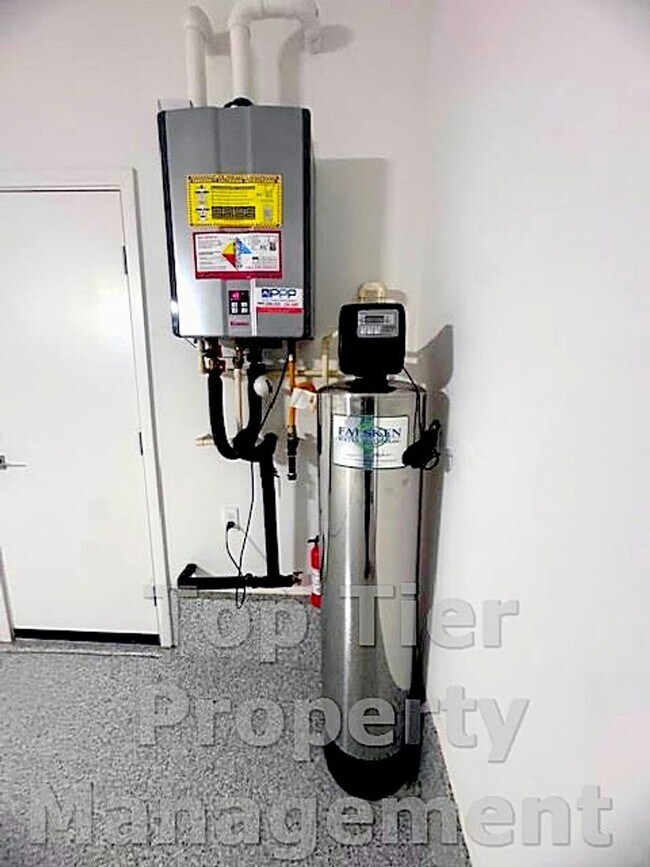 Building Photo - Beautiful & Modern 3 bed/ 3.5 bath/ 2,029 Sqft Condo with amazing Views in Carroll Canyon- Availa...