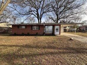 Building Photo - 721 Neal St