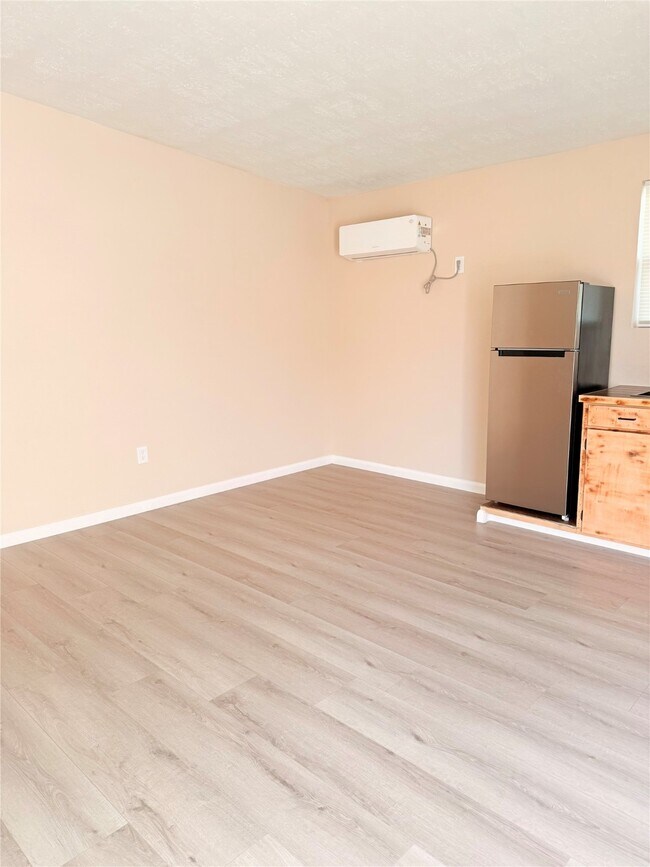 Building Photo - 814 Saddle Rock Dr