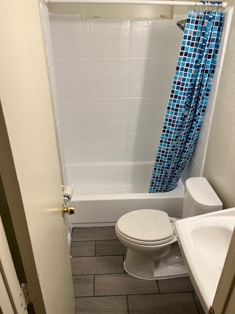 Full Bathroom # 2 - 5020 College Ave