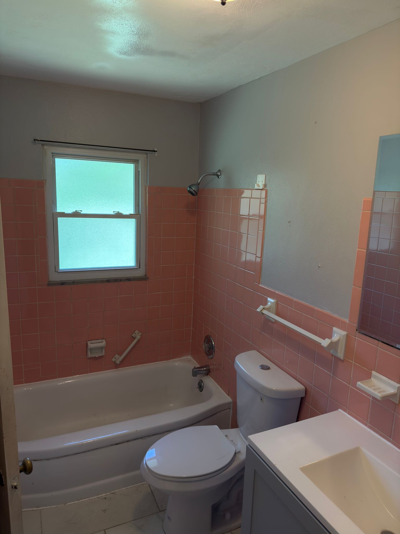 Building Photo - 42 Rolling Hills Dr
