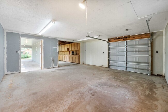 Building Photo - 5618 Avenue M 1/2