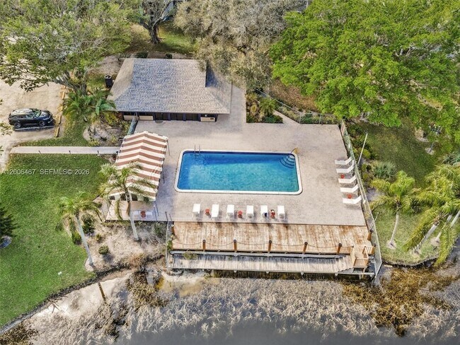 Building Photo - 9340 Lagoon Pl