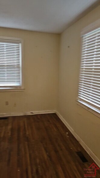 Building Photo - 721 Blackstone Ave