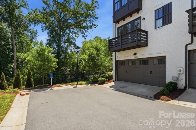 Building Photo - 2428 Runnymede Ln