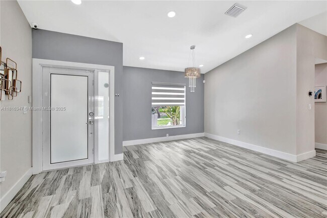 Building Photo - 13440 SW 17th Ct