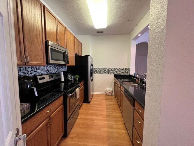 Building Photo - FURNISHED APARTMENT IN THE METROWEST AREA!