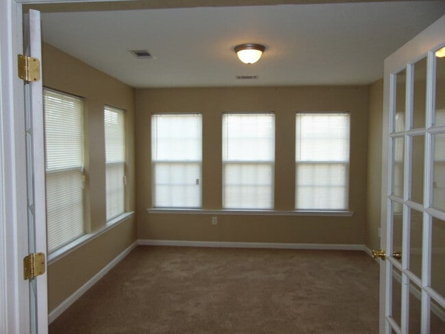 Building Photo - 1204 Bison Way