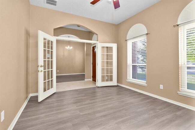 Building Photo - 10822 Oak Acres Dr