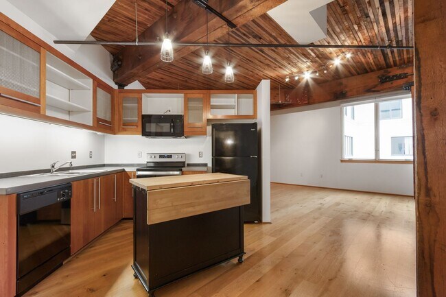 Building Photo - Chic, urban studio condo in the Pearl—Peaceful, In-unit w/d, 14-ft ceilings, deeded parking