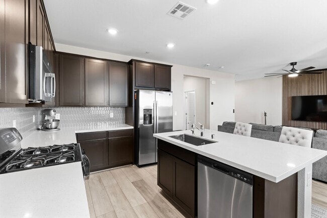 Building Photo - Beautiful 2 Story TownHome in Inspirada