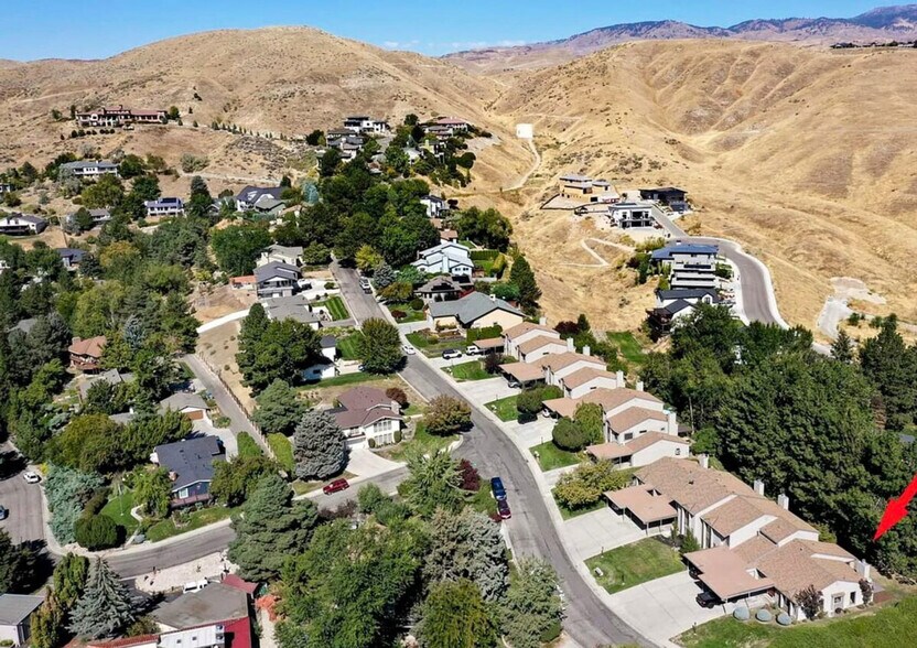 Building Photo - 2890 N Mountain Rd