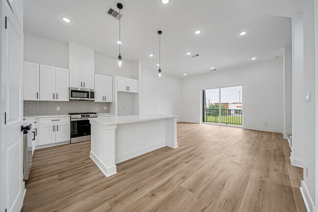 Building Photo - 3468 Bremond St