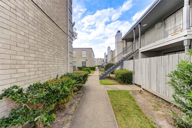 Building Photo - 6606 De Moss Dr