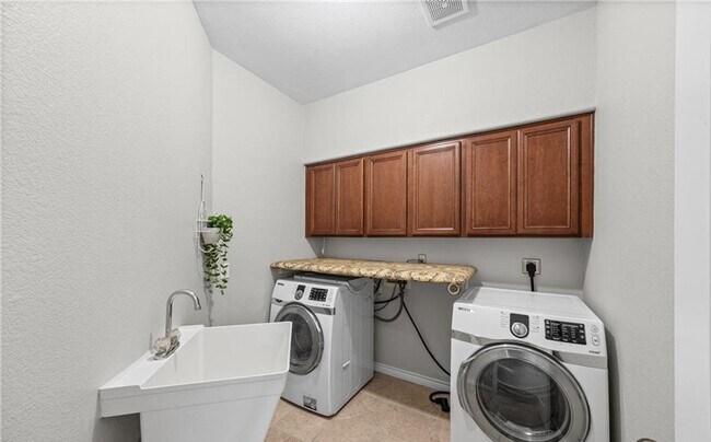 Building Photo - Beautiful 3 bedroom home located in Tuscany Meadows!