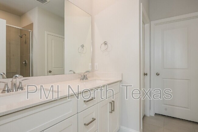 Building Photo - 532 Chianti Dr