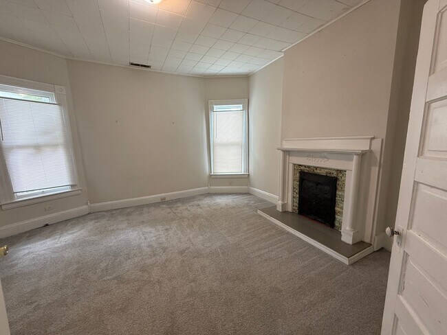 Building Photo - 376 Park Ave