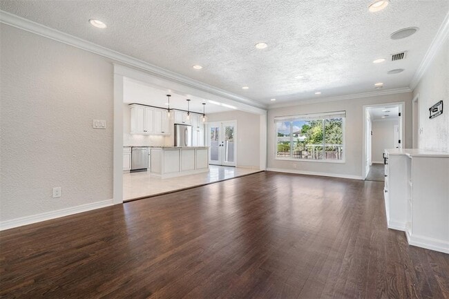 Building Photo - 640 Geneva Pl