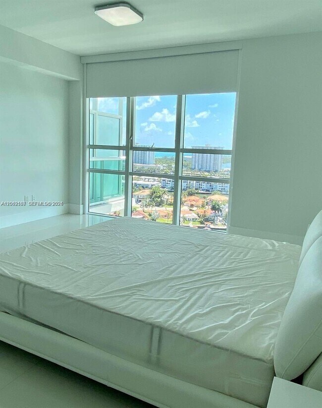 Building Photo - 400 Sunny Isles Blvd