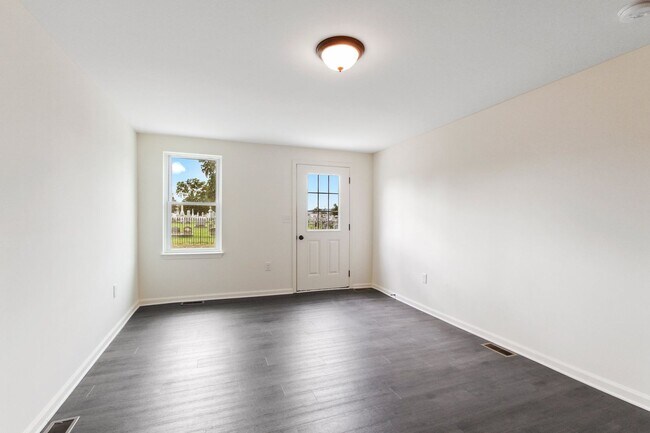 Building Photo - Modern 3BR/2BA Home in Columbia Borough School District w/ Fenced Yard & Central Air!