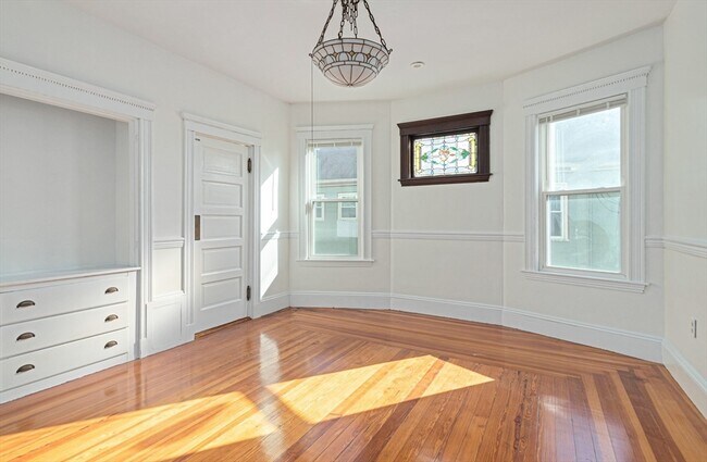 Building Photo - 10-12-12 Castlerock St