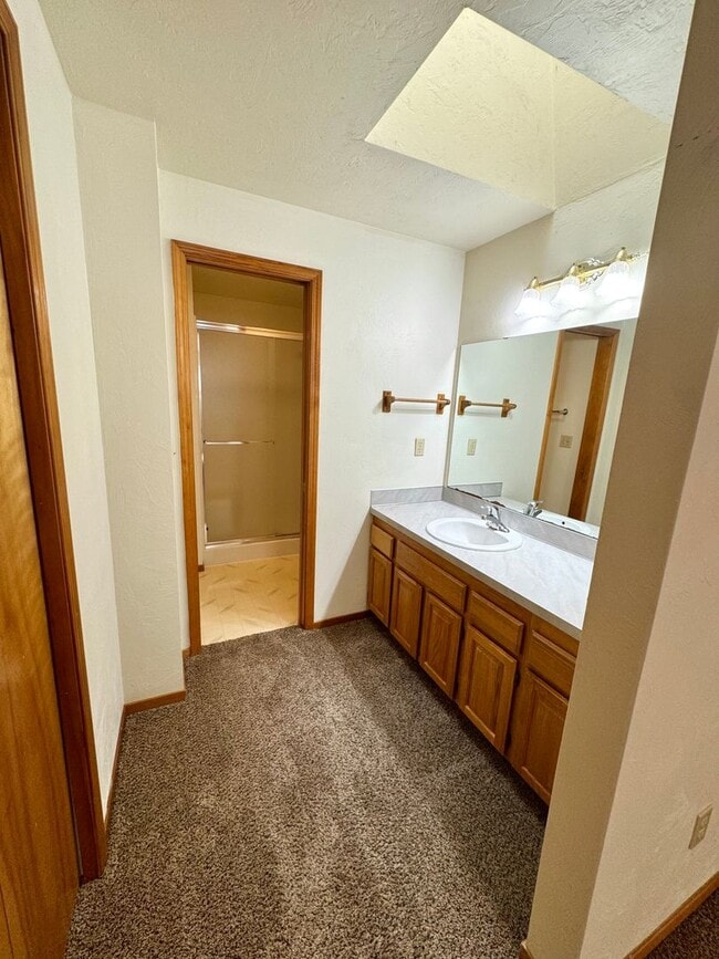 Building Photo - Gorgeous 3 Bed 2 Bath Home Near Shopping and Schools!