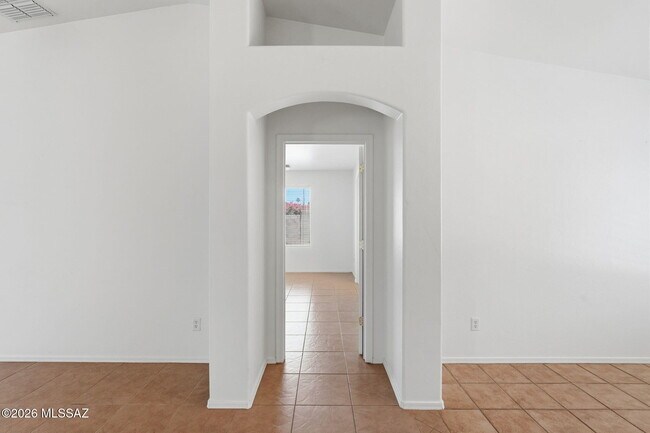 Building Photo - 8435 E Bowline Rd