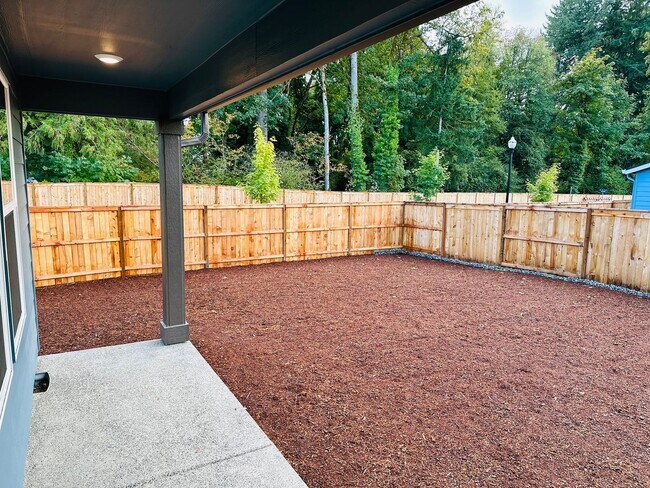 Building Photo - Beautiful Brand New 5 Bedroom Home!