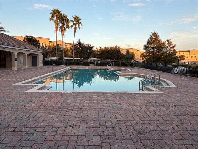 Building Photo - 3001 Laurel Park Ln