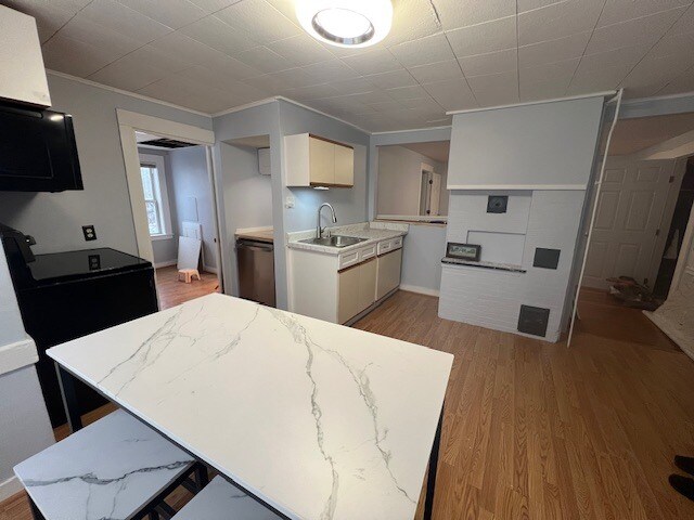 Eat-in Kitchen - 132 Main St