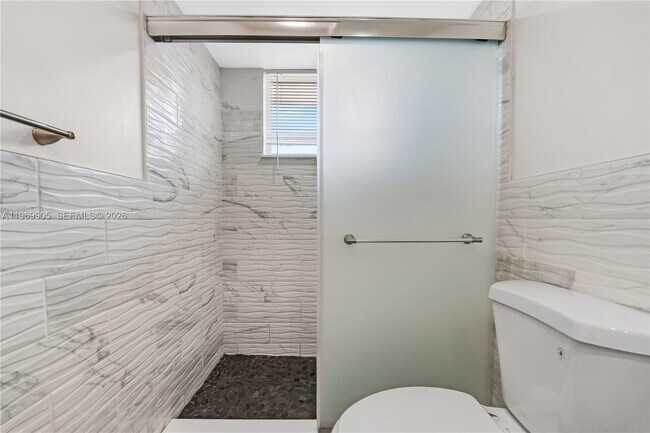 Building Photo - 215 Entrada Dr