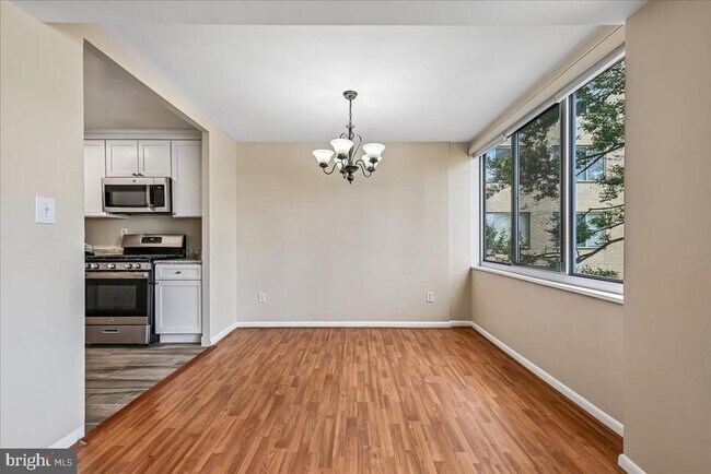 Building Photo - 6631 Wakefield Dr